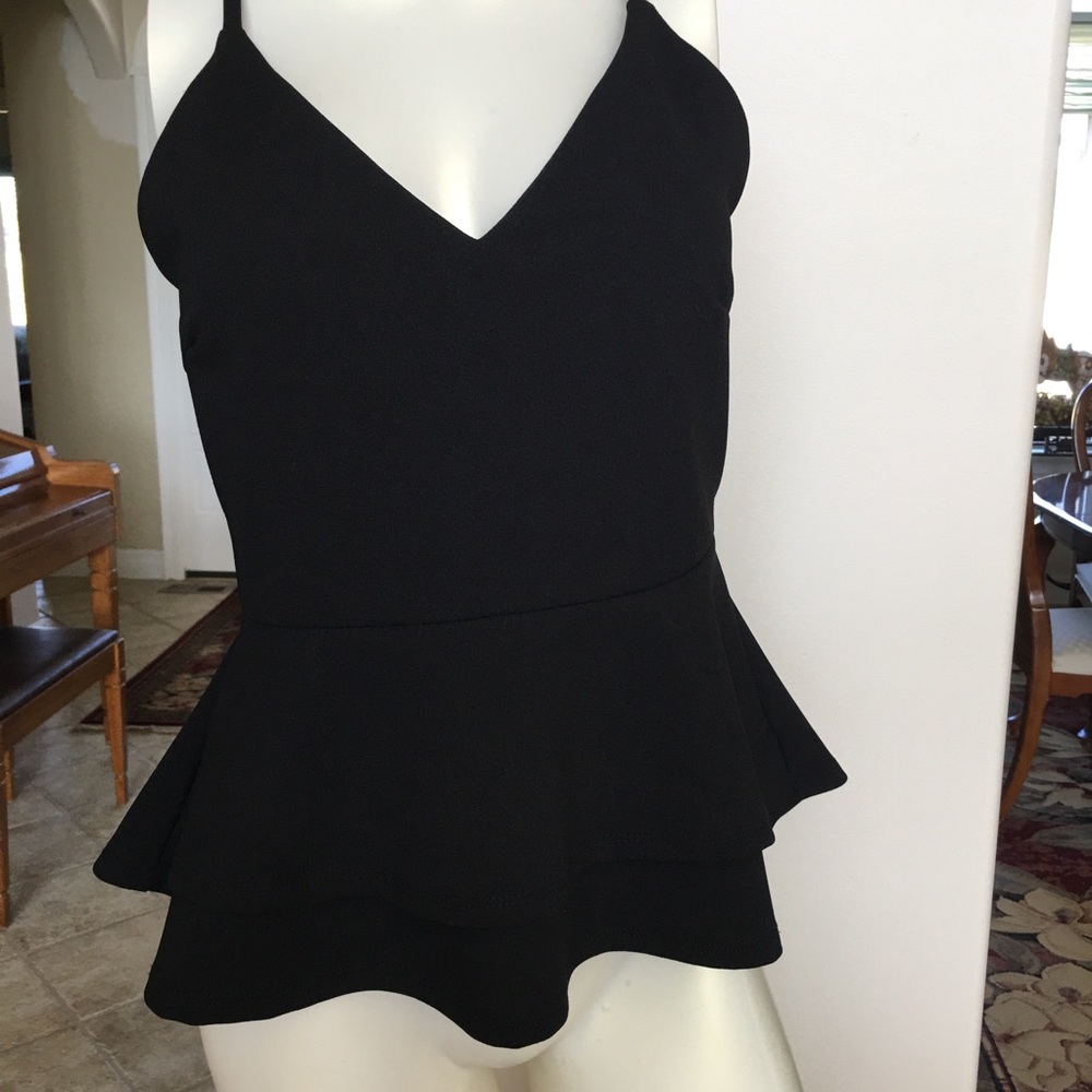 O’DELILAH Lace Back Cut Out Top. Ladies medium 👩‍🎤
